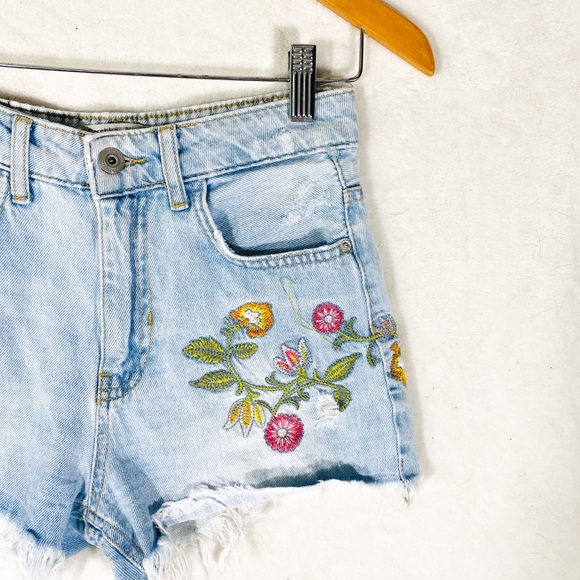 Bershka 🌸🌼 flower child shorts - Picture 3 of 6